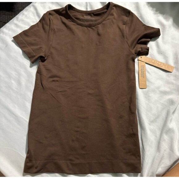 Skims soft smoothing seamless t-shirt in cocoa - Picture 2 of 4